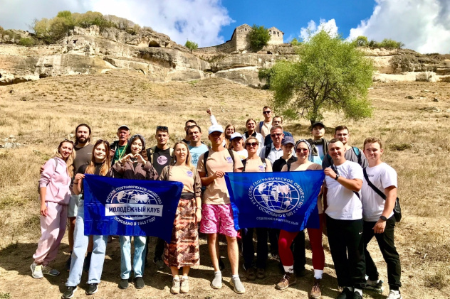 НЕурок ГЕОГРАФИИ: ЧУФУТ-КАЛЕ - СРЕДНЕВЕКОВЫЙ ПЕЩЕРНЫЙ ГОРОД-КРЕПОСТЬ В КРЫМУ.