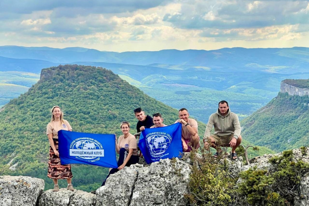 НЕурок ГЕОГРАФИИ: ЧУФУТ-КАЛЕ - СРЕДНЕВЕКОВЫЙ ПЕЩЕРНЫЙ ГОРОД-КРЕПОСТЬ В КРЫМУ. НЕурок ГЕОГРАФИИ: ЧУФУТ-КАЛЕ - СРЕДНЕВЕКОВЫЙ ПЕЩЕРНЫЙ ГОРОД-КРЕПОСТЬ В КРЫМУ.