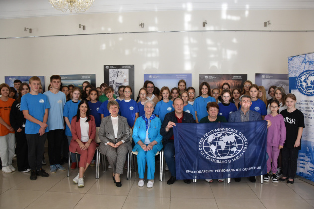  Гости фотовыставки