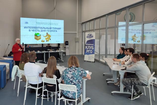 Участников игры приветствует Ольга Рудько Участников игры приветствует Ольга Рудько