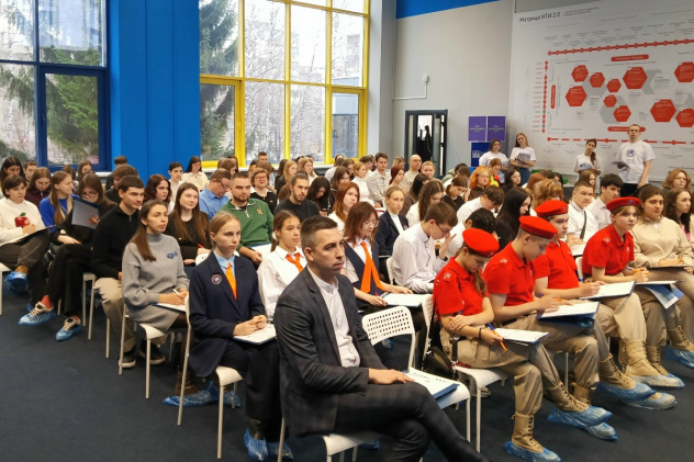 Николай Карев приветствовал участников диктанта 