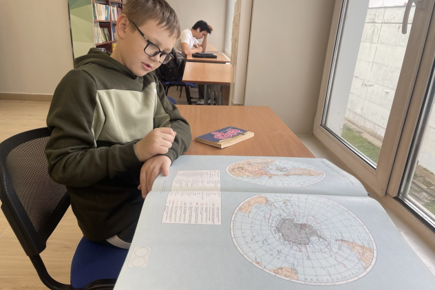 Изучение карт Южного и Северного полюсов