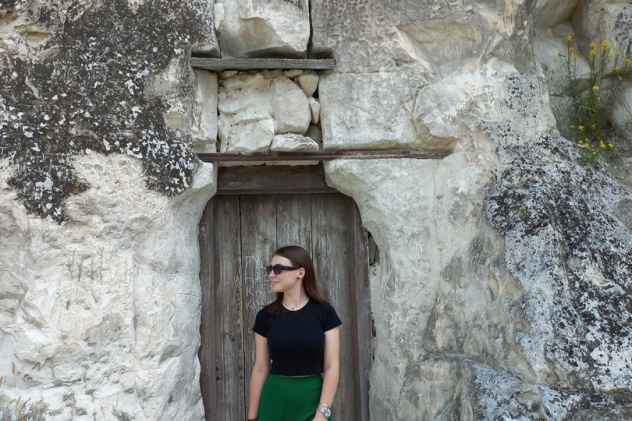 На фоне пещеры На фоне пещеры