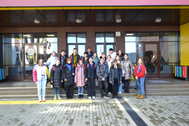 В течение двух дней активисты Молодежного клуба Русского географического общества «Собер» вместе с наставниками Ольгой Ровкиной и Ириной Брославец, пребывали в образовательном центре "Сириус" по приглашению Молодежного клуба РГО "Сириус".