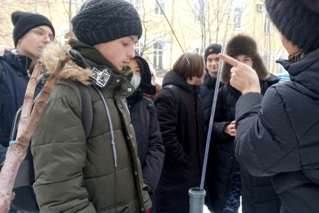 Во время экскурсии на метеорологическую площадку Во время экскурсии на метеорологическую площадку