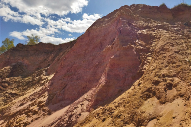 Алексеевский карьер цветного песка Алексеевский карьер цветного песка