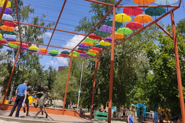 В детском парке В детском парке