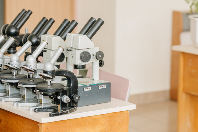 Микроскоп - неотъемлемая часть оборудование для научных исследований Микроскоп - неотъемлемая часть оборудование для научных исследований