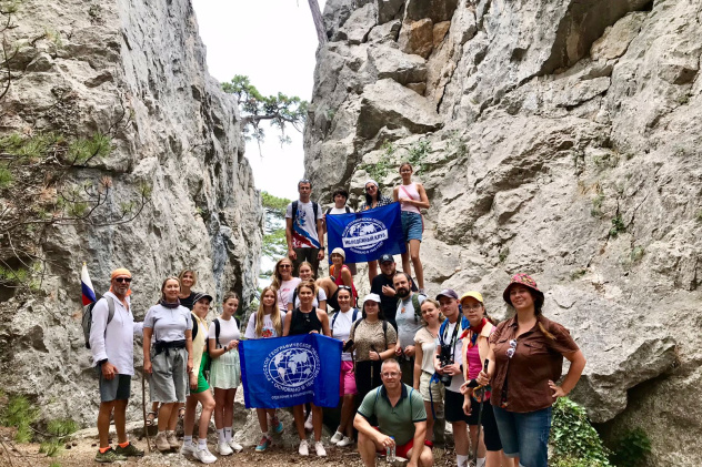 Экологические тропы «Алупка-Исары» и «Биюк-Исар» Ялтинского горно-лесного заповедника Экологические тропы «Алупка-Исары» и «Биюк-Исар» Ялтинского горно-лесного заповедника