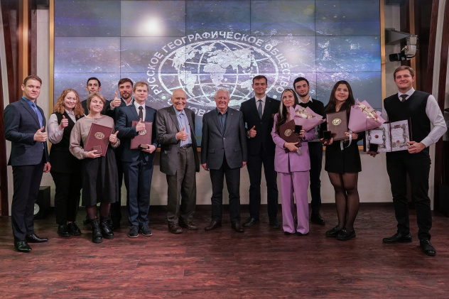 Награждение лучших молодежных клубов Малой бронзовой медалью РГО Награждение лучших молодежных клубов Малой бронзовой медалью РГО