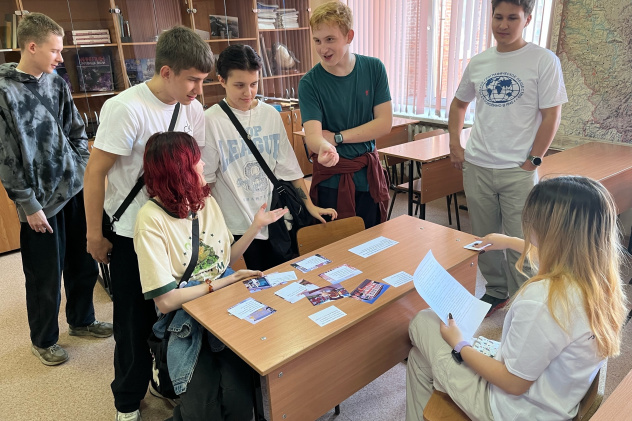 Участники квеста изучают достопримечательности Мариинска