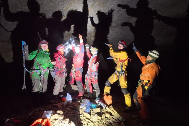 В спелеопоходе 2 к.с. В спелеопоходе 2 к.с.