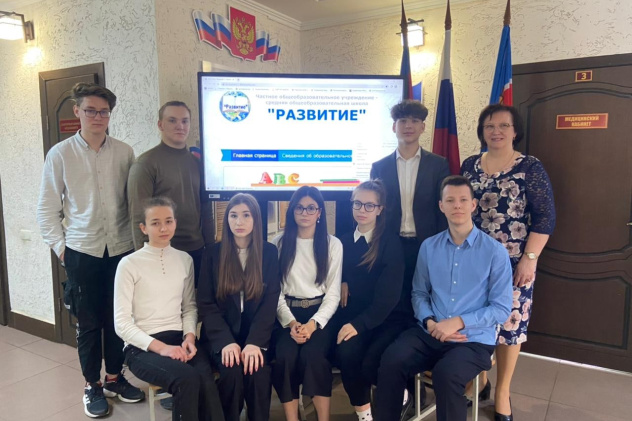 Активисты МК РГО "Импульс" и председатель образовательной комиссии местного отделения КРО РГО Ирина Анатольевна Гайдук