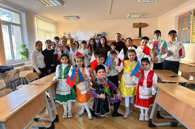 Участники МК РГО Malta Crown проводят телемост с учениками азербайджанской школы.