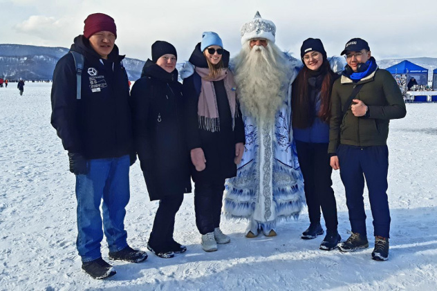 С Байкальским дедом Морозом на Фестивале "Ледяная сказка Байкала"
