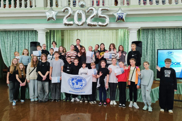 Участники квиза с руководителем Молодёжного центра РГО Костромской области Евгением Смирновым Участники квиза с руководителем Молодёжного центра РГО Костромской области Евгением Смирновым