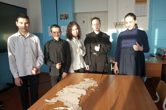 Участники чемпионата по сбору спилс-карт России и Курганской области