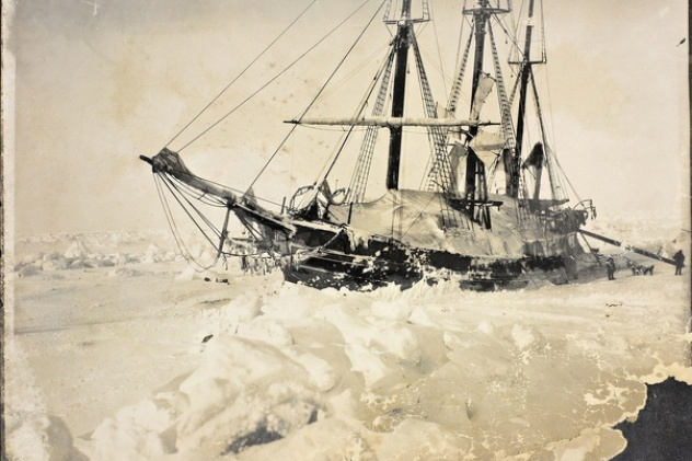 "Фрам", блокированный торосами, в марте 1895 года "Фрам", блокированный торосами, в марте 1895 года