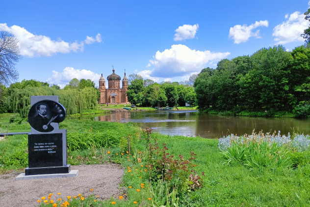 Вид на старую церковь 