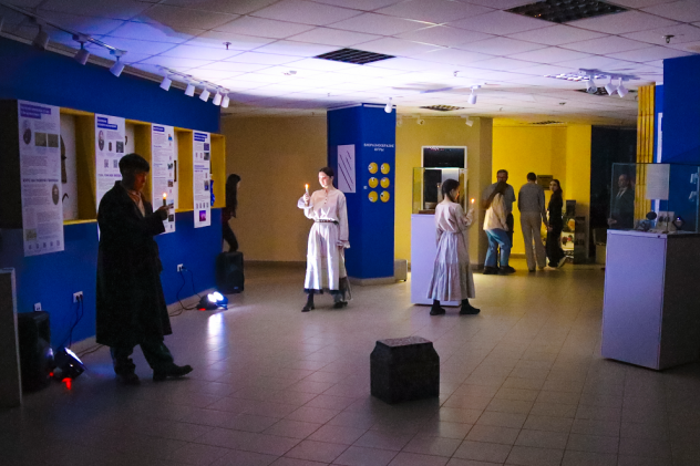 Выступление артистов театра обско-угорских народов Солнце. Выступление артистов театра обско-угорских народов Солнце.