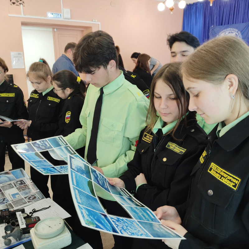 Во время акции "География-детям" Во время акции "География-детям"