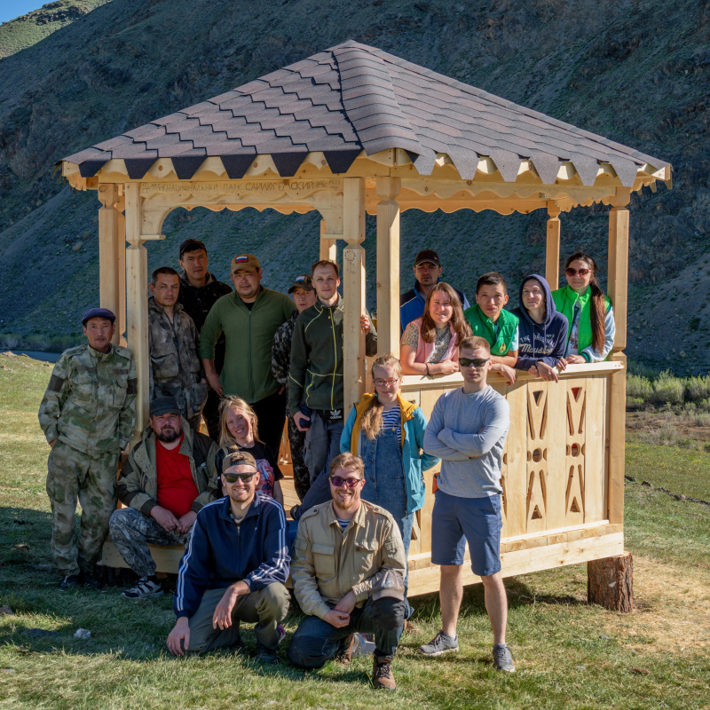 Команда волонтеров и сотрудников Сайлюгемского нацпарка