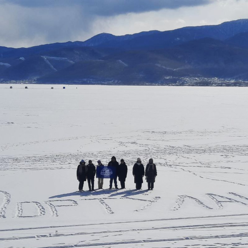 На льду Байкала