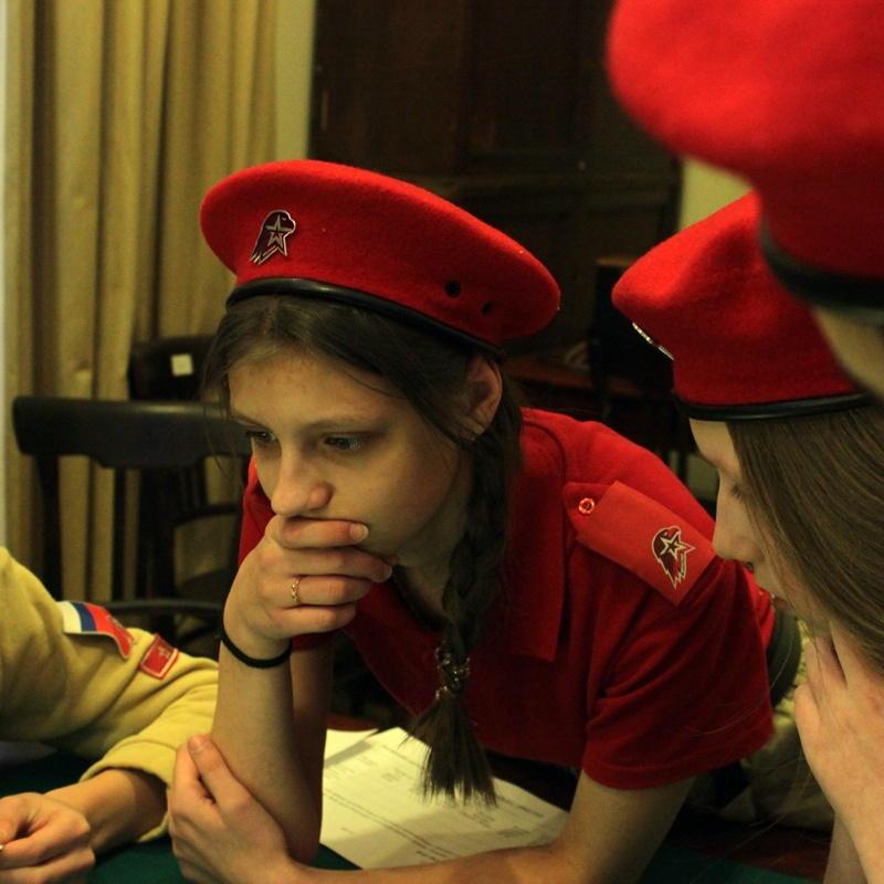 Юнармейцы на станции "Северный порт" в Читальном зале Научной библиотеки РГО.