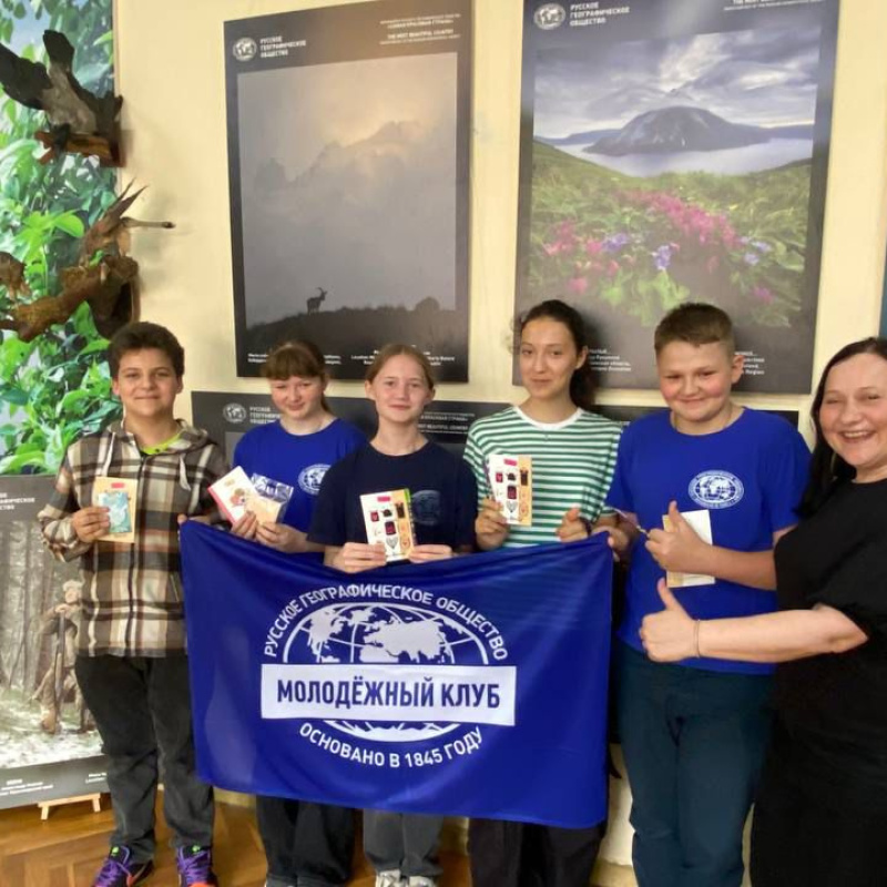 Активисты "Собера" на площадке фенологических наблюдений в историко-краеведческом музее. Активисты "Собера" на площадке фенологических наблюдений в историко-краеведческом музее.