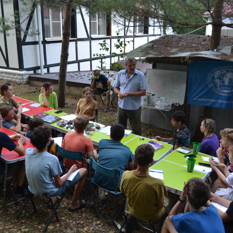 День географа отметили активисты "Академического" Молодёжного клуба РГО