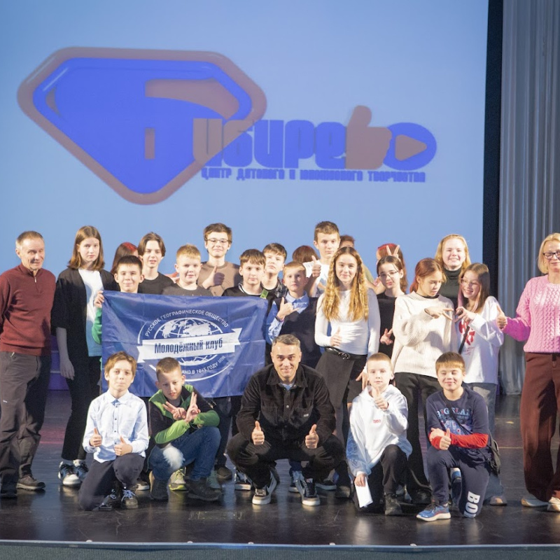 Алексей Лонгин и активисты МК РГО "Очарованный странник" Алексей Лонгин и активисты МК РГО "Очарованный странник"