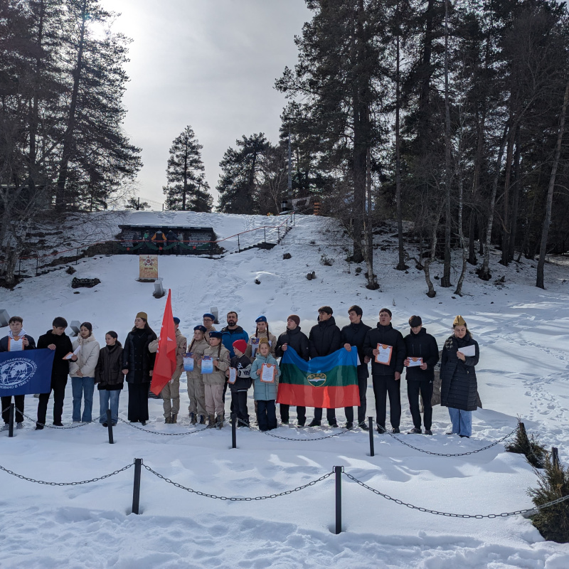 Фото у мемориала Фото у мемориала