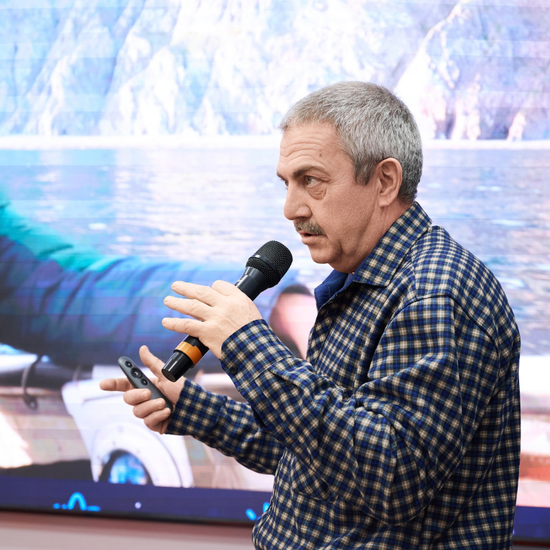 Сергей Асташев в момент рассказа о Чукотке