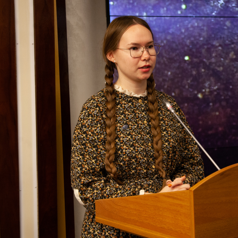 Ольга Курбатова во время выступления в Штаб-квартире РГО