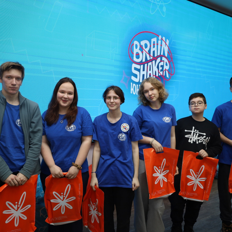 Награждение команды Молодёжного клуба РГО