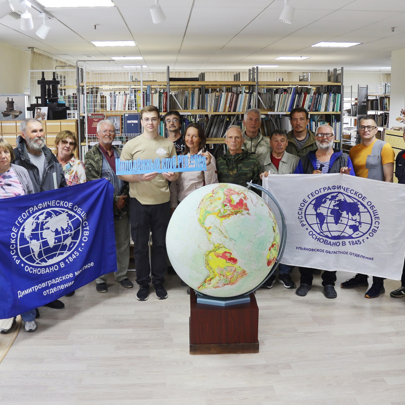 Участники экспедиции «Реки России: Запад — Восток» в библиотеке музея
