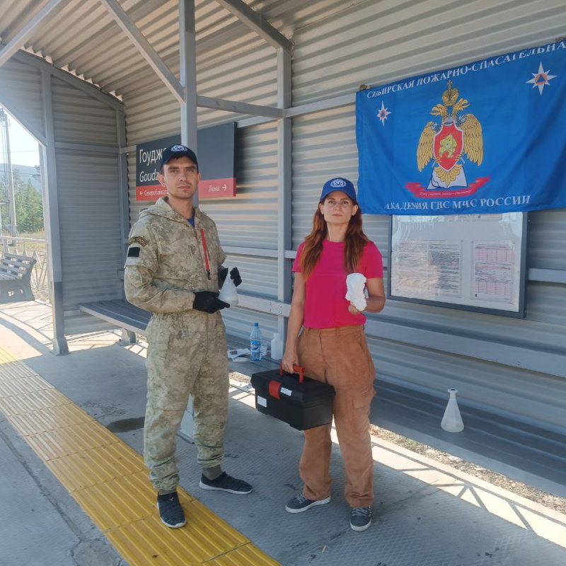 Ученые с оборудованием Ученые с оборудованием