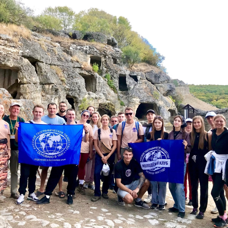 НЕурок ГЕОГРАФИИ: ЧУФУТ-КАЛЕ - СРЕДНЕВЕКОВЫЙ ПЕЩЕРНЫЙ ГОРОД-КРЕПОСТЬ В КРЫМУ.