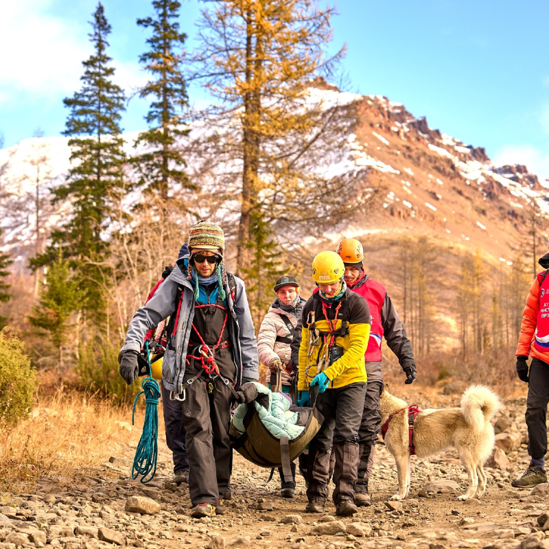 Максим Зверев