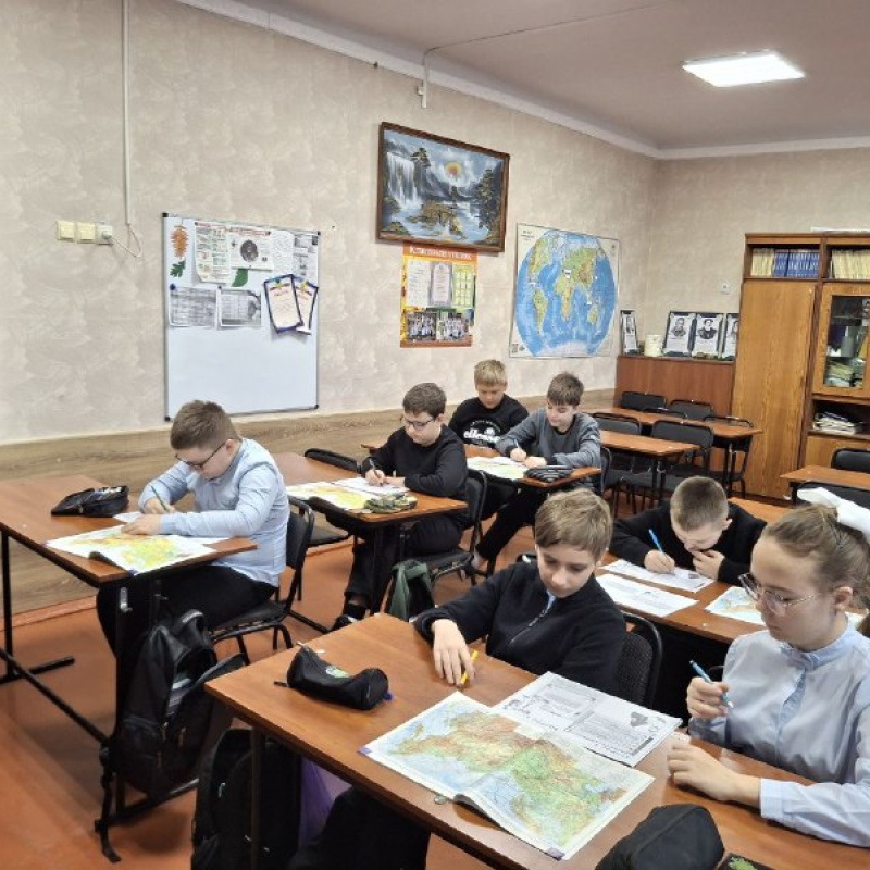 Путешествие по России за 45 минут: школьники Макеевки и медведь Фаддей исследуют Родину