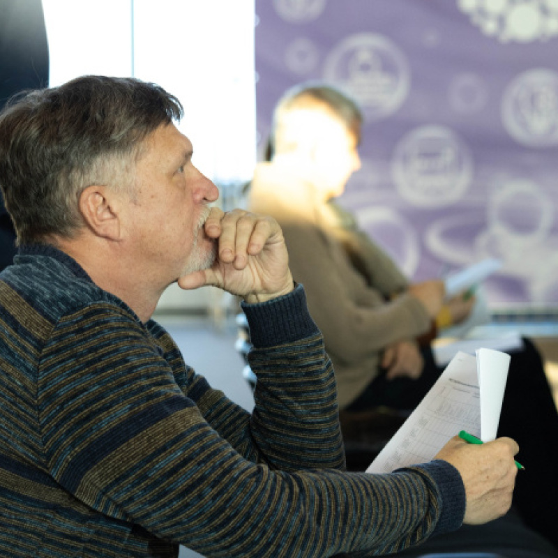 Председатель Новосибирского регионального отделения РГО Вячеслав Ананьев на питчинге школьных проектов Председатель Новосибирского регионального отделения РГО Вячеслав Ананьев