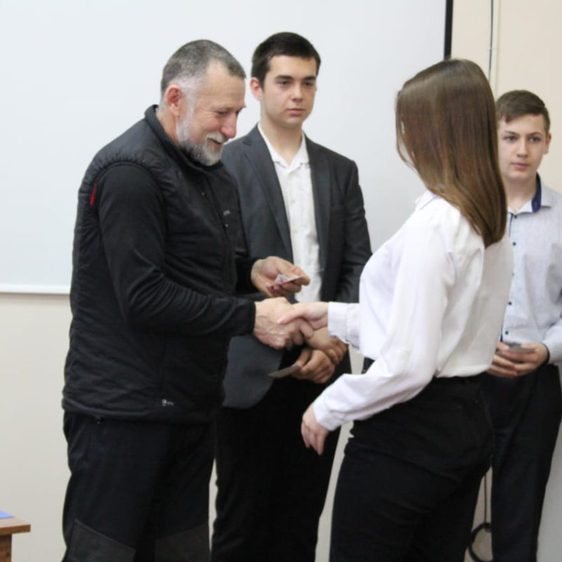 Вручение удостоверения значка "Турист России" Вручение удостоверения значка "Турист России"