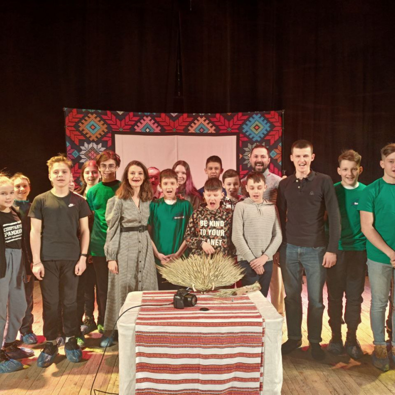 04.04.2022 г. по инициативе активистов Молодежного клуба "Очарованный странник" РГО состоялся театрально-образовательный спектакль «Удмурт выжыкыл. Сказки, которые объединяют» (реж. В.Галсанова) "Удмурт выжыкыл. Сказки, которые объединяют" (реж. В.Галсанова)