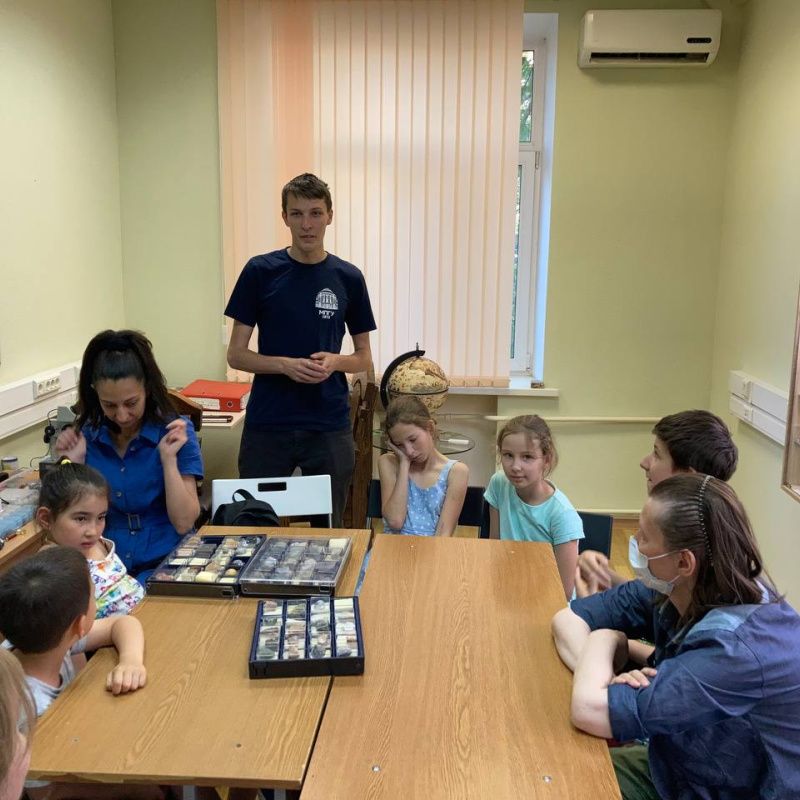 Мир минералов Занимательные каникулы, Мир минералов, Полезные каникулы