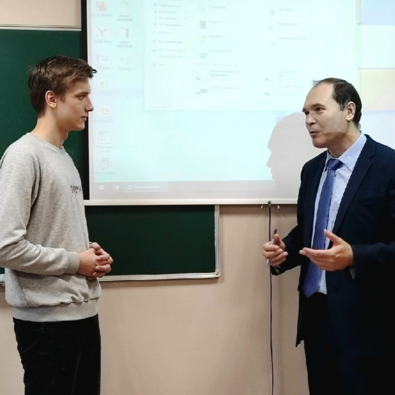 Ильяс Искаков берёт интервью у Дениса Борисовича Ильяс Искаков берёт интервью у Дениса Борисовича