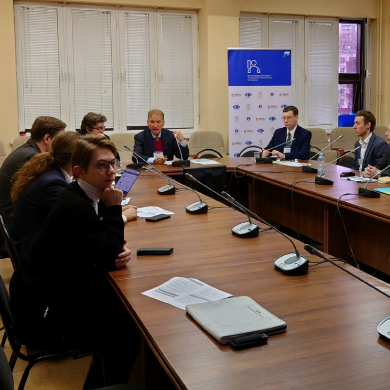 Круглый стол Михаила Ильина Круглый стол Михаила Ильина