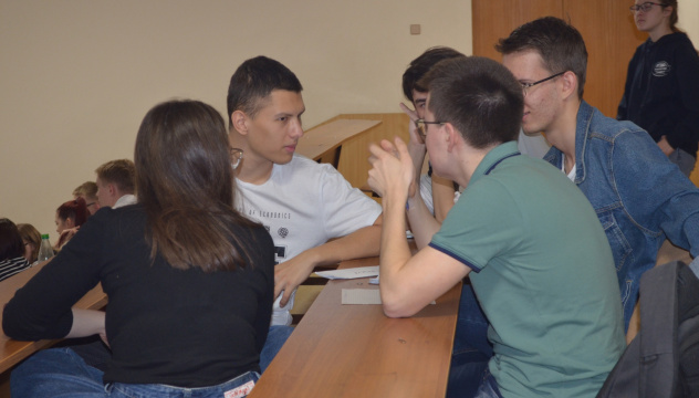 За обсуждением вопроса За обсуждением вопроса