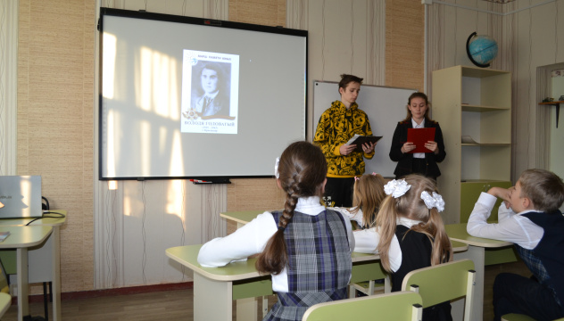 Константин Мордовский и Мария Ковалева проводят "пятиминутки"