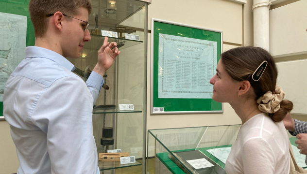 Активисты клуба Александр Полянский и Сабина Мирзоева на выставке Активисты клуба Александр Полянский и Сабина Мирзоева на выставке