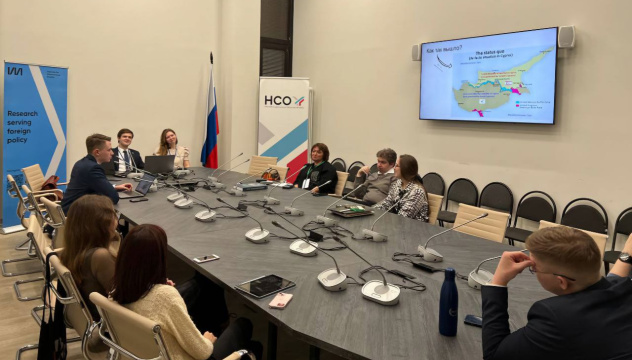 Во время дискуссии Во время дискуссии